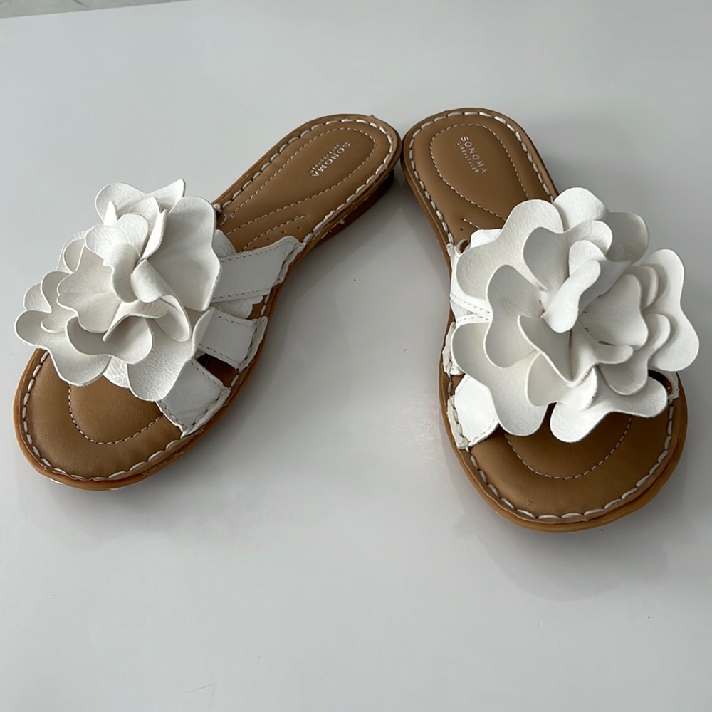 Sonoma Lifestyles Size 6 Slip On Sandals